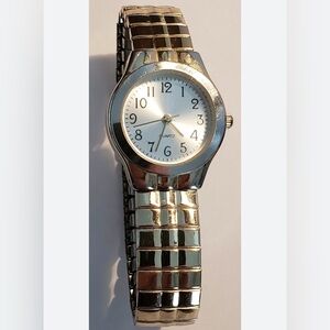 Japanese Quartz Gold Tone Vintage Watch W621B 415 PC21 Needs Battery